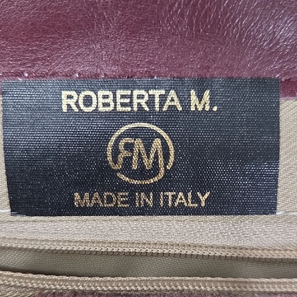 Chic Quilted Shoulder Bag in Rich Burgundy - Picture 2 of 8